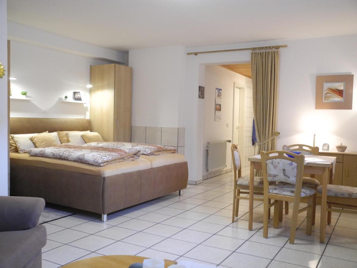 Ferienwohnung Heinen Андернах Екстериор снимка