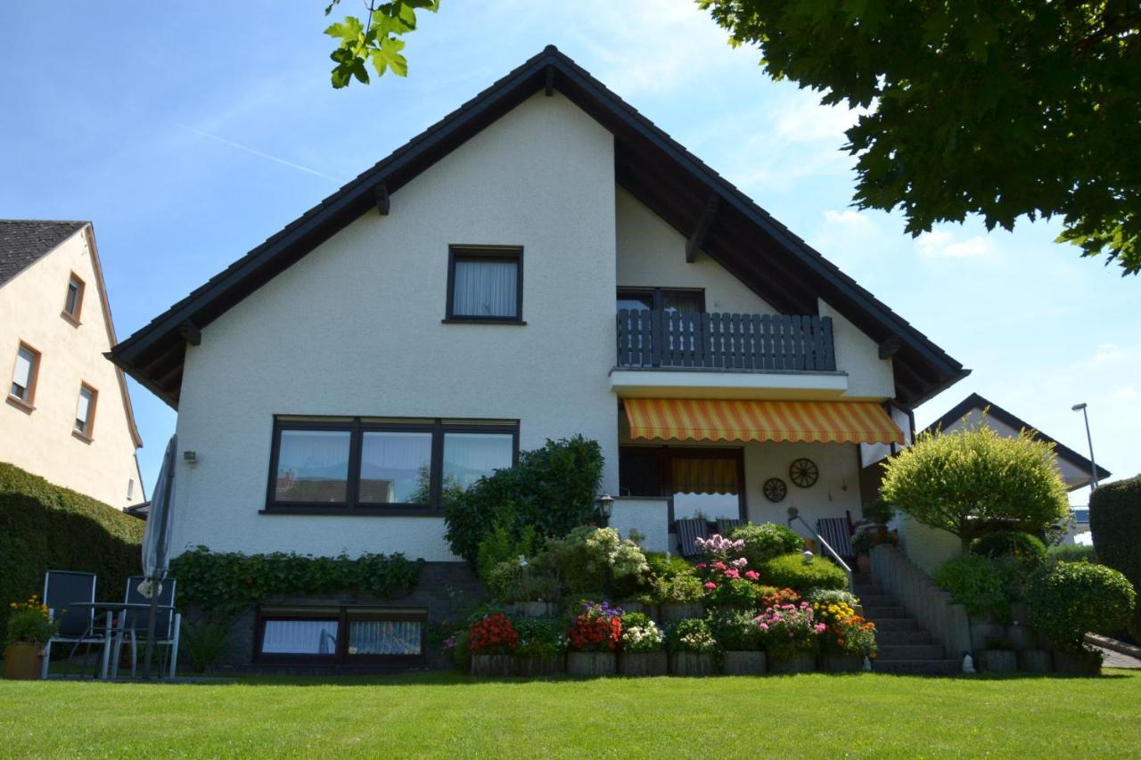 Ferienwohnung Heinen Андернах Екстериор снимка
